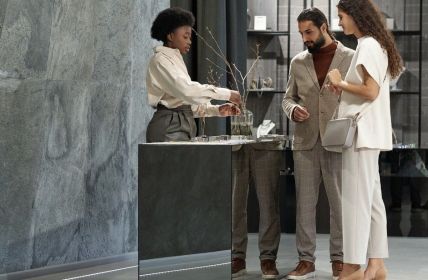 Europäer sparen mehr Geld als Amerikaner - positive (Foto: AdobeStock - pressmaster 474755142)