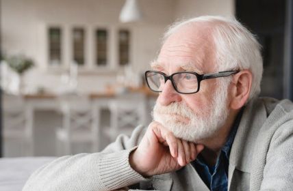 Rentenkürzungen in der Diskussion: Ist die Rente mit 63 (Foto: AdobeStock - InsideCreativeHouse 483999152)